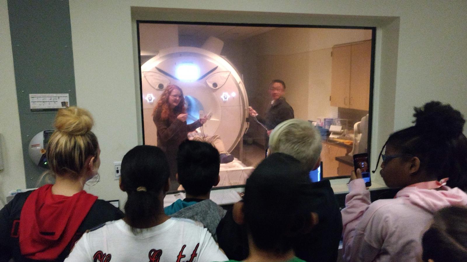 Members of the CCBBI Student Group provide an MRI demonstration and discuss brain imaging with Hilltonia 7th graders.  
